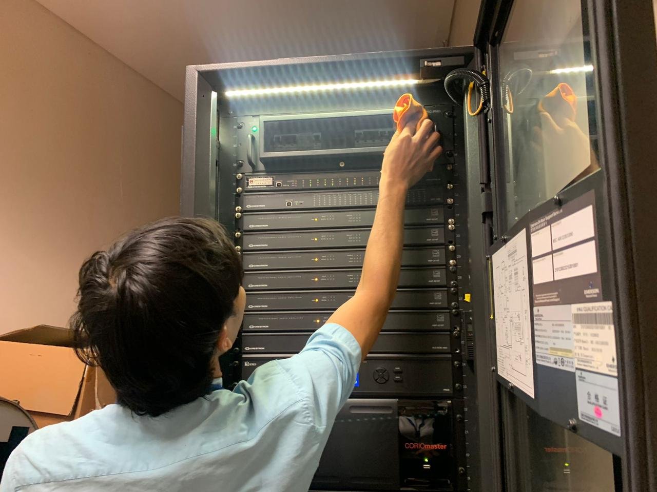 AC untuk Ruang Server: Fungsi, Kebutuhan, dan Cara Memilihnya